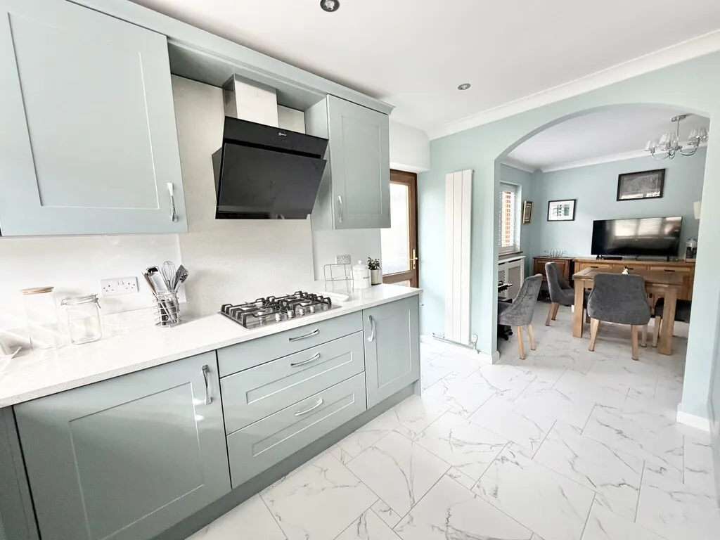 White Acres Road, Mytchett, photo 14