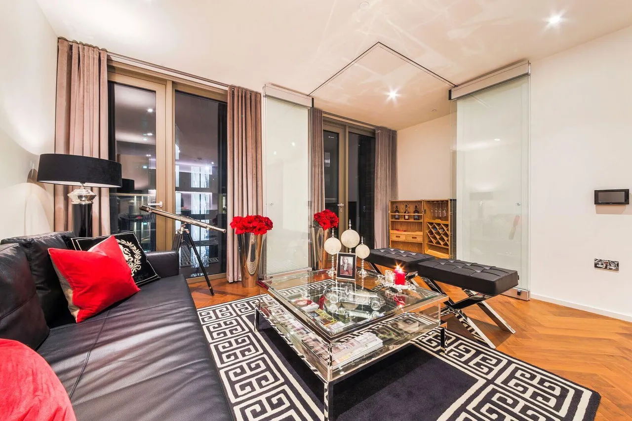 1 bed flat for sale, Embassy Gardens, Nine Elms, SW11