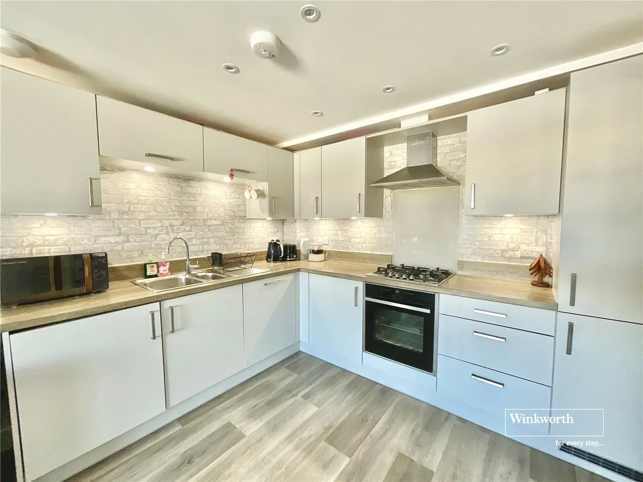 2 bed flat for sale — Lymington Road, Highcliffe, Christchurch, Dorset, BH23