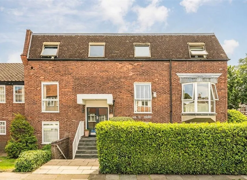 1 bed flat for sale — Teddington Park Road, Teddington, TW11