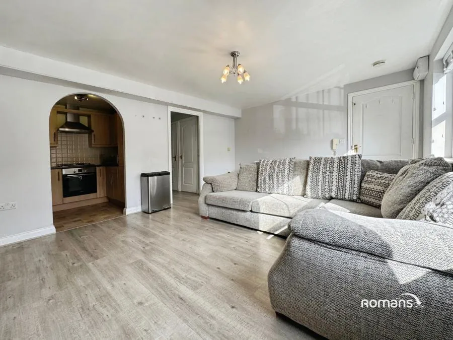Mansell Court, Whitchurch, RG28, photo 4