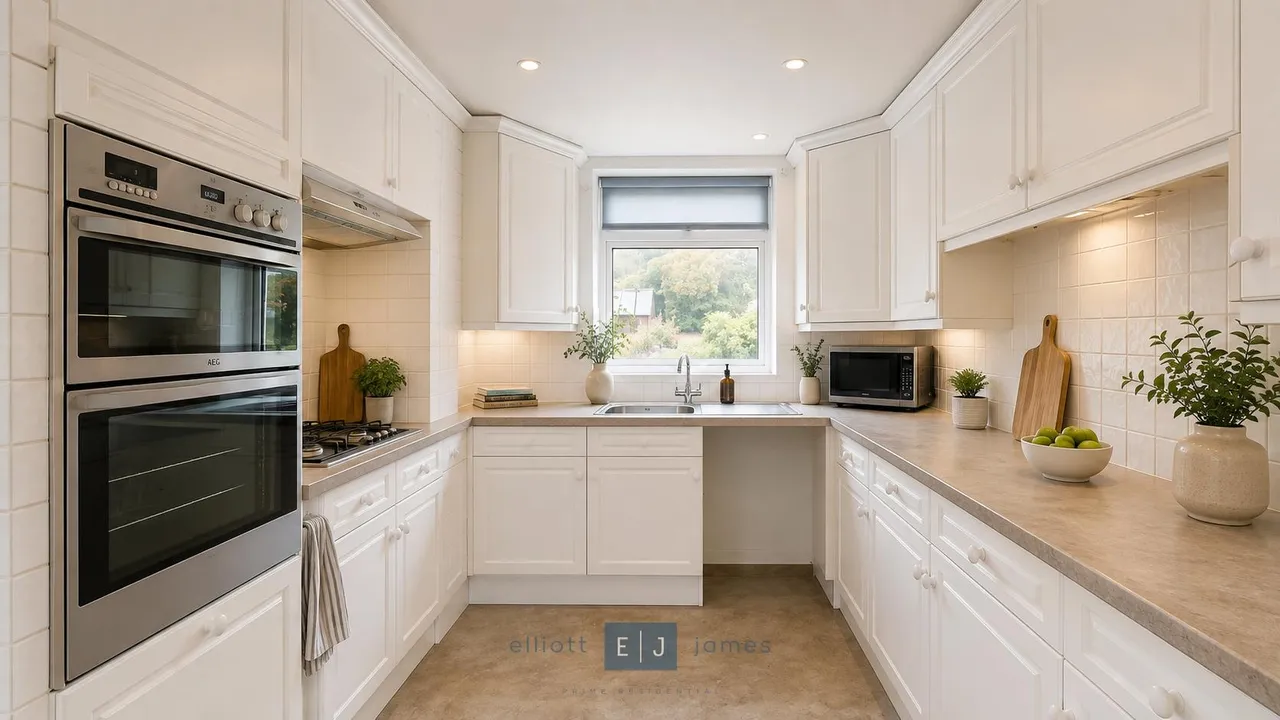 Hilltop, Loughton, photo 10