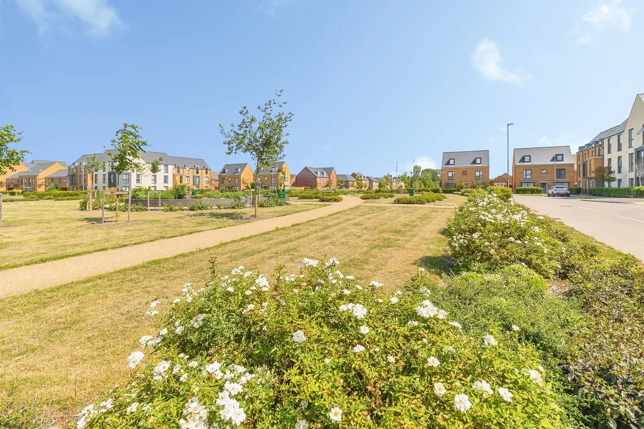 1 bed flat for sale — Ellerman Square, Brooklands, Milton Keynes