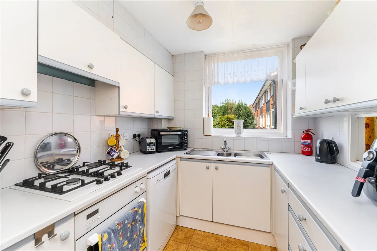 Jillian Close, Hampton, TW12 2NX, photo 3