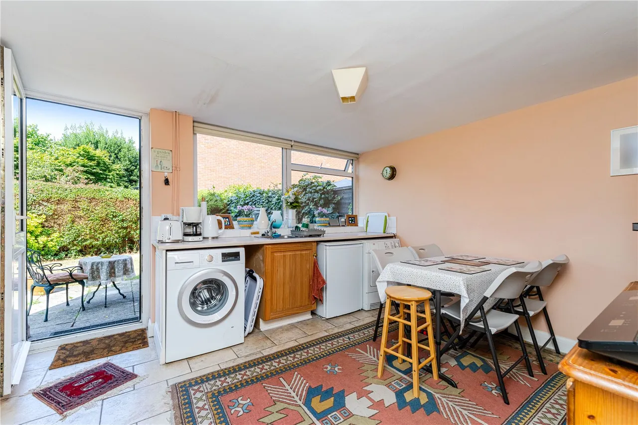 Jillian Close, Hampton, TW12 2NX, photo 8