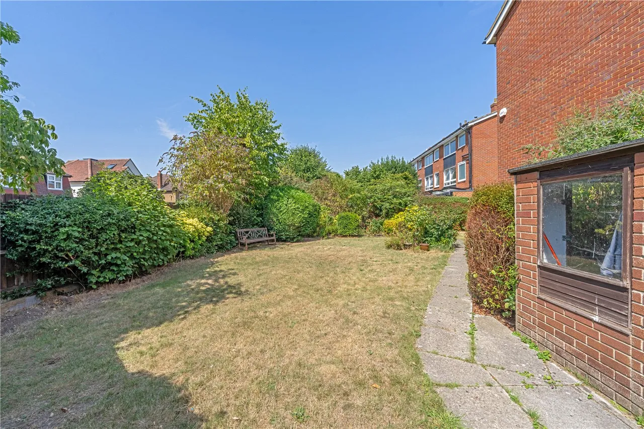 Jillian Close, Hampton, TW12 2NX, photo 6