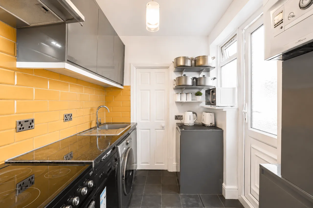Hornchurch, RM11, photo 8