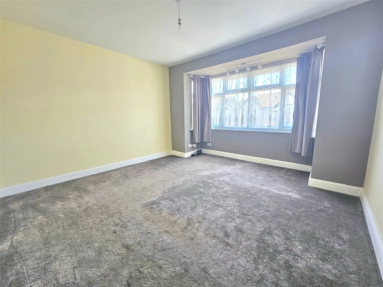 2 bed flat to rent, North Street, Hornchurch, RM11
