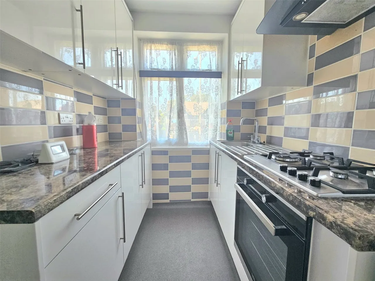 North Street, Hornchurch, RM11, photo 2