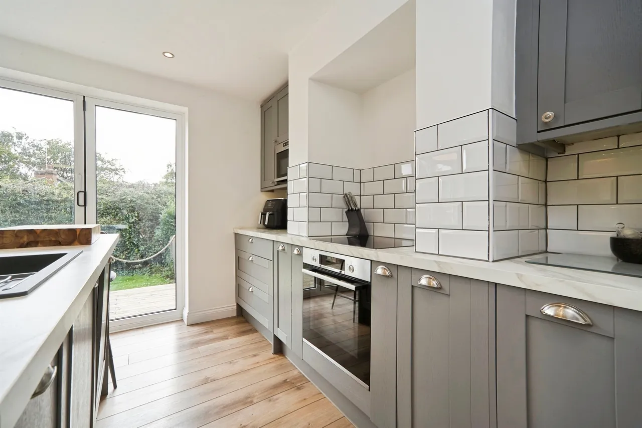New York Lane, Rawdon, LS19, photo 11