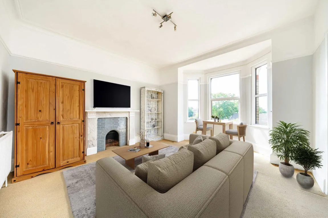 Oldfield Road, TW12, photo 2