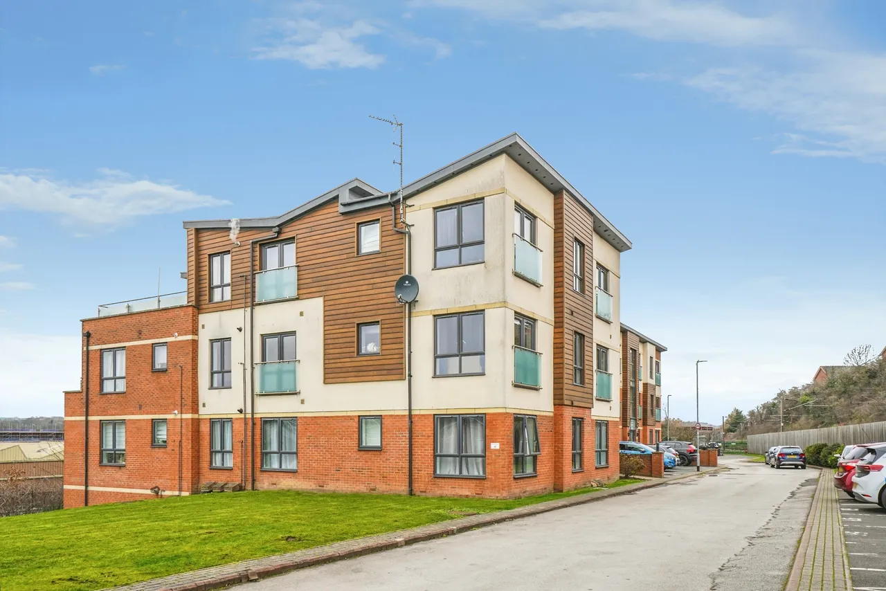 2 bed flat for sale, Tudor Way, Leeds, LS11