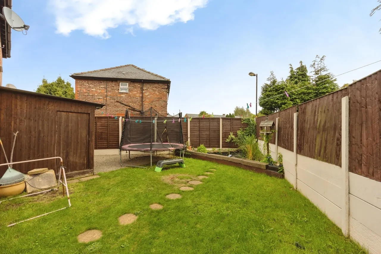 Kings Crescent, Old Trafford, M16, photo 28