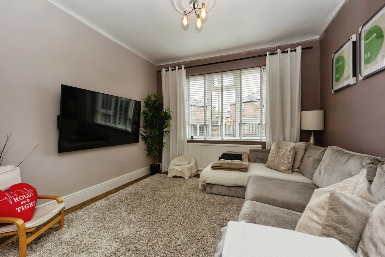 Kings Crescent, Old Trafford, M16, photo 6