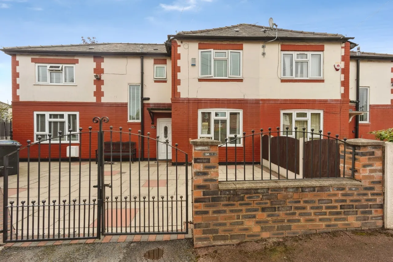 4 bed house for sale, Kings Crescent, Old Trafford, M16