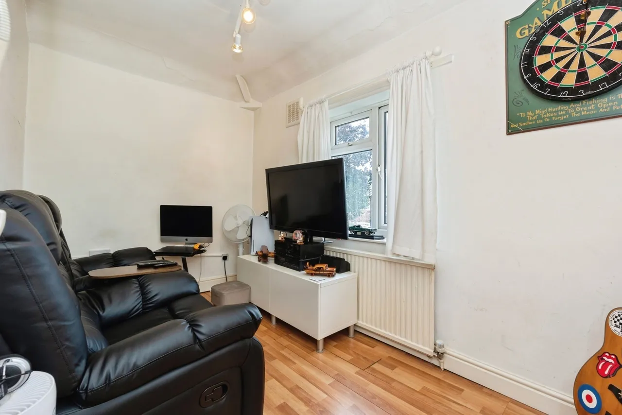 Kings Crescent, Old Trafford, M16, photo 21