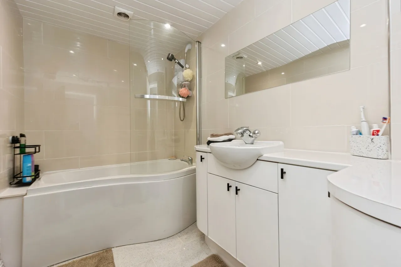 Kings Crescent, Old Trafford, M16, photo 23