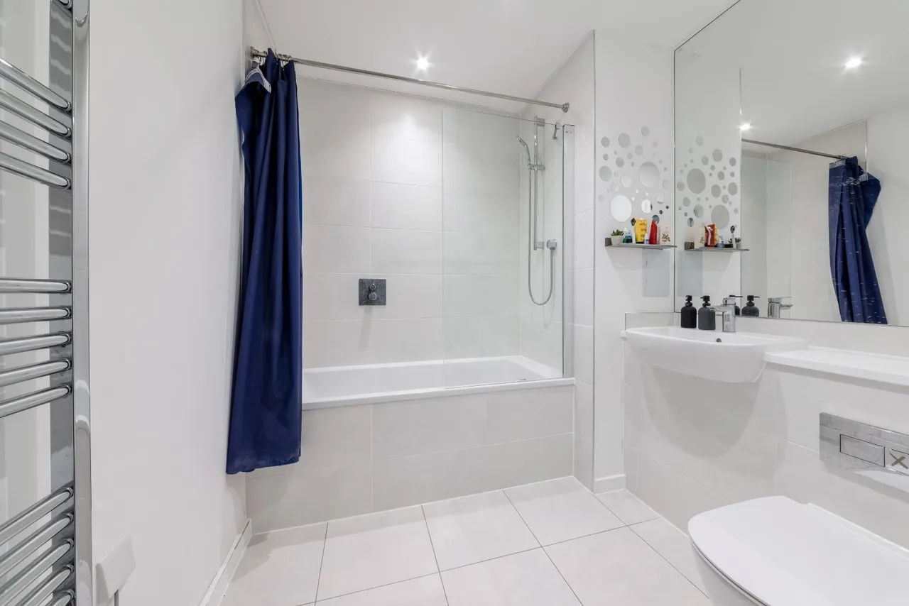 Heartwell Avenue, London, E16, photo 9