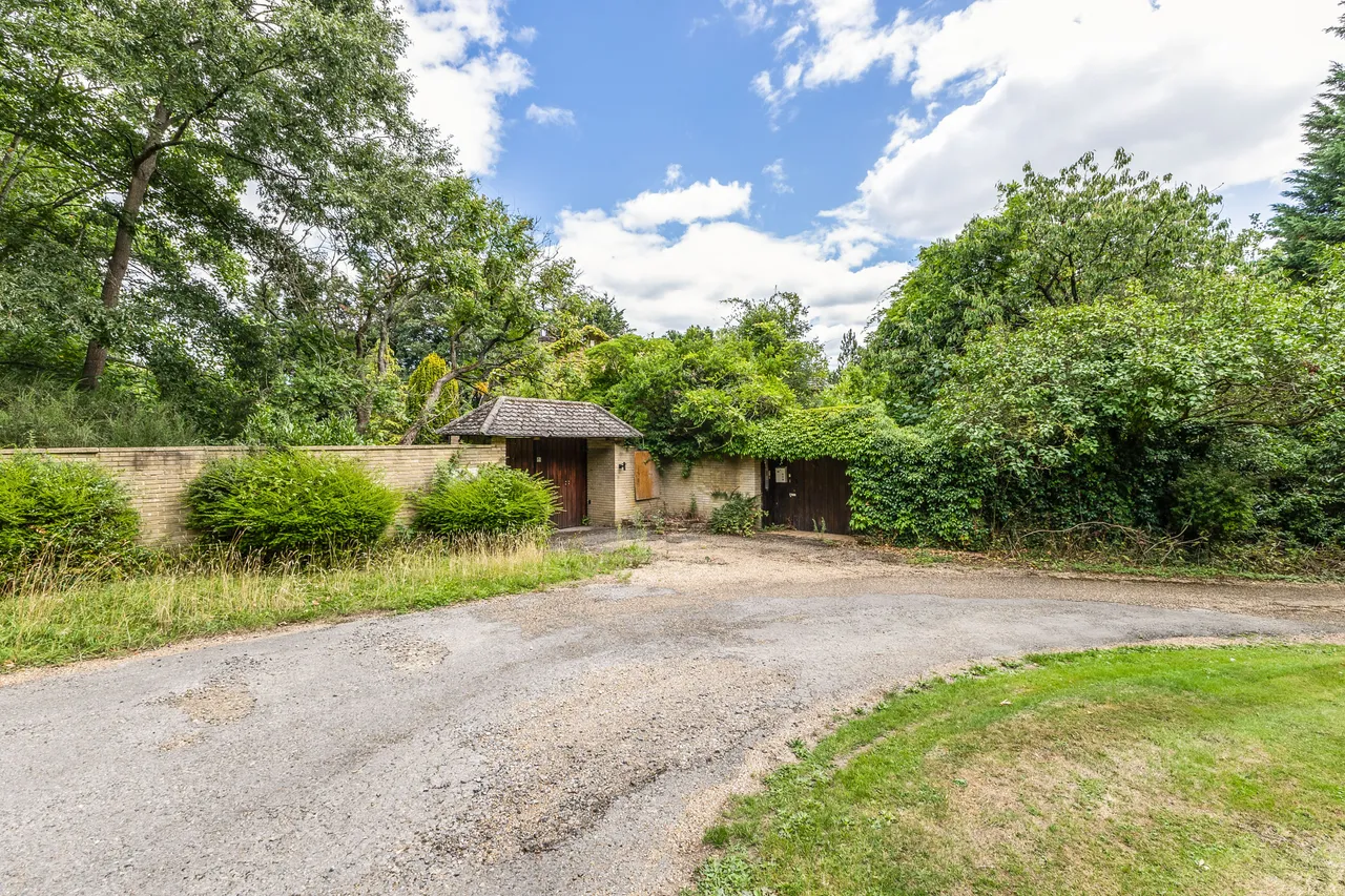Ruxbury Road, Chertsey, KT16, photo 6