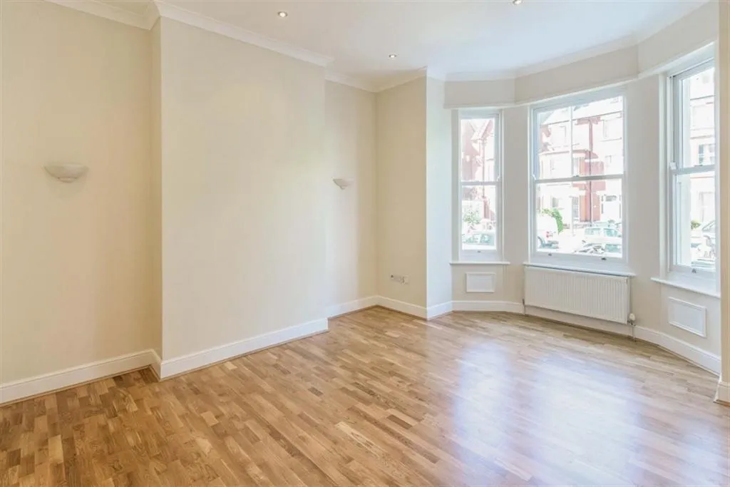 2 bed flat for sale, Jevington Gardens, Eastbourne, BN21