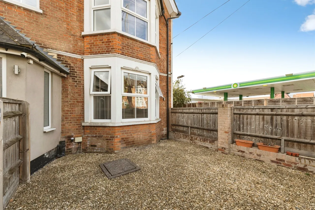 West Wycombe Road, High Wycombe, HP12, photo 4