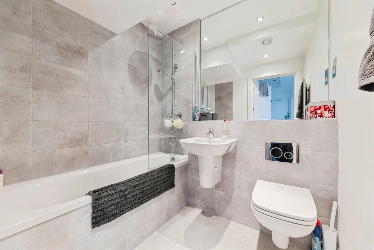 West Wycombe Road, High Wycombe, HP12, photo 5