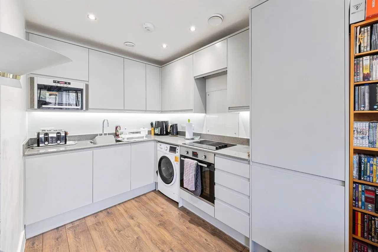 West Wycombe Road, High Wycombe, HP12, photo 3