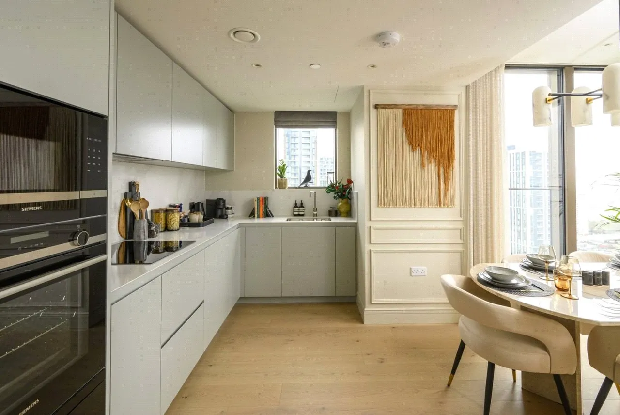 2 bed flat for sale, Harcourt Gardens, Canary Wharf, E14