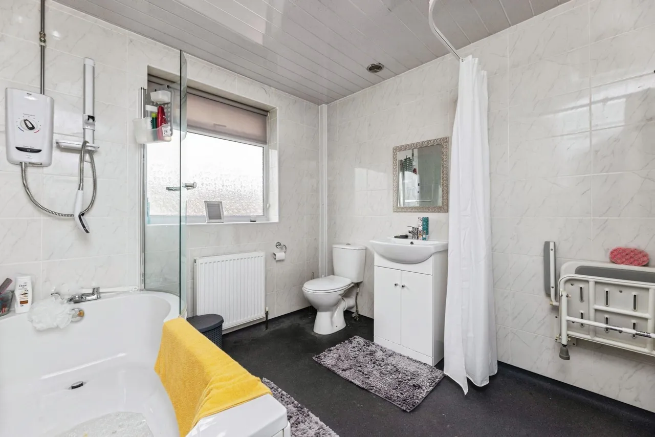 Beacon View, South Kirkby, WF9, photo 13