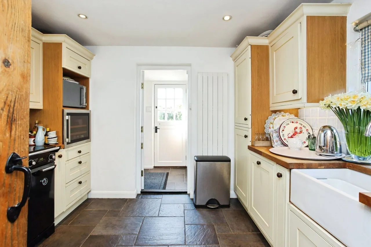 Mill Street, Iden Green, TN17, photo 6