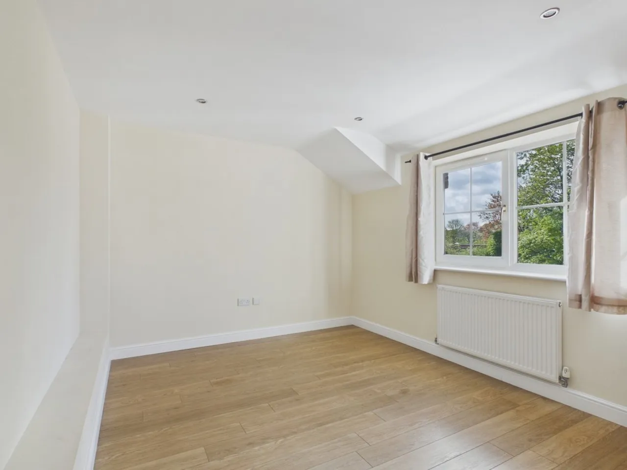 Bawtry Road, Wickersley, S66, photo 9