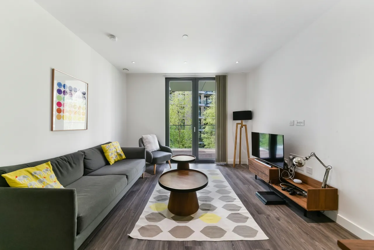 2 bed flat for sale — Kingwood House, Goodman's Fields, Chaucer Gardens, Aldgate, London, E1