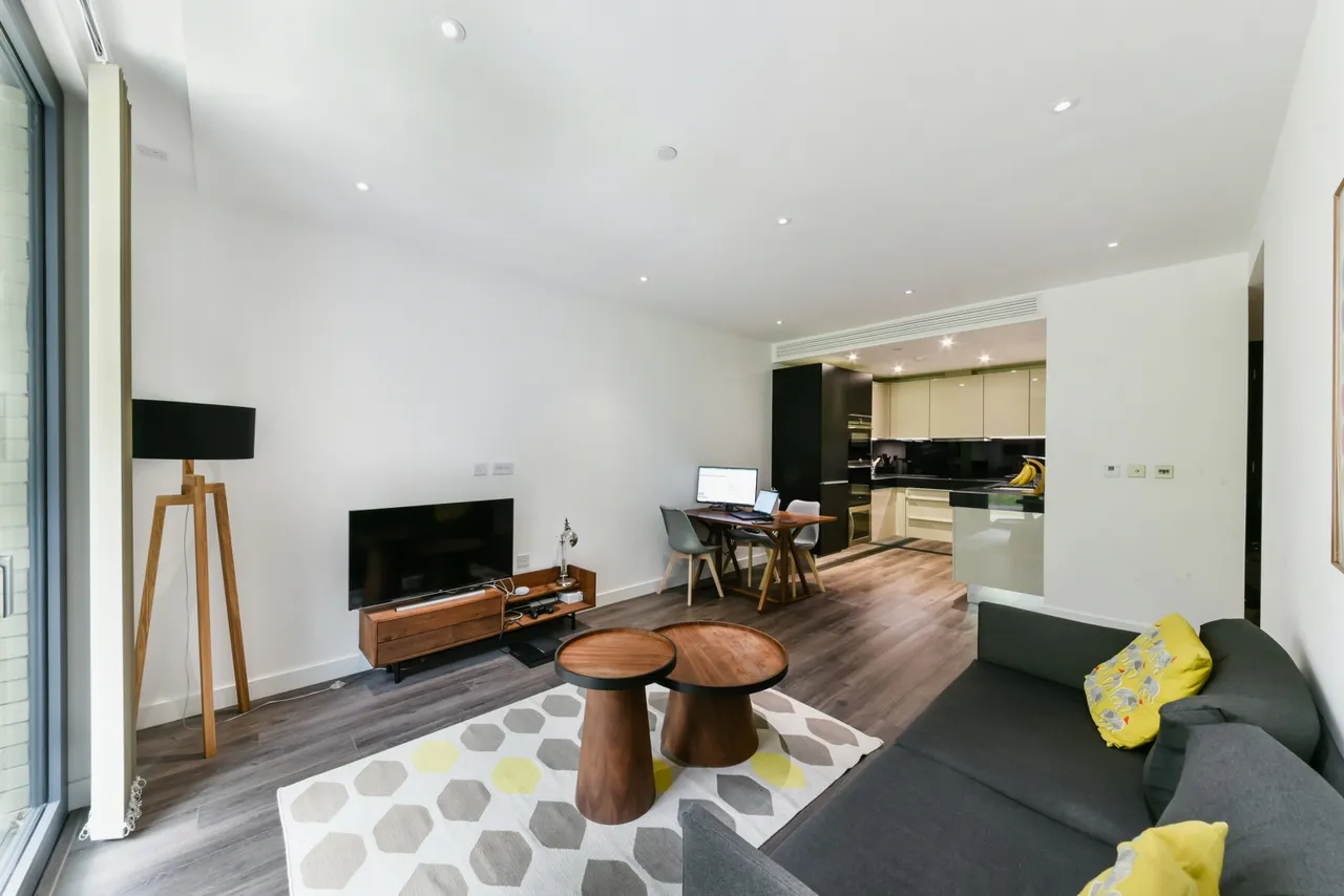 Kingwood House, Goodman's Fields, Chaucer Gardens, Aldgate, London, E1, photo 2