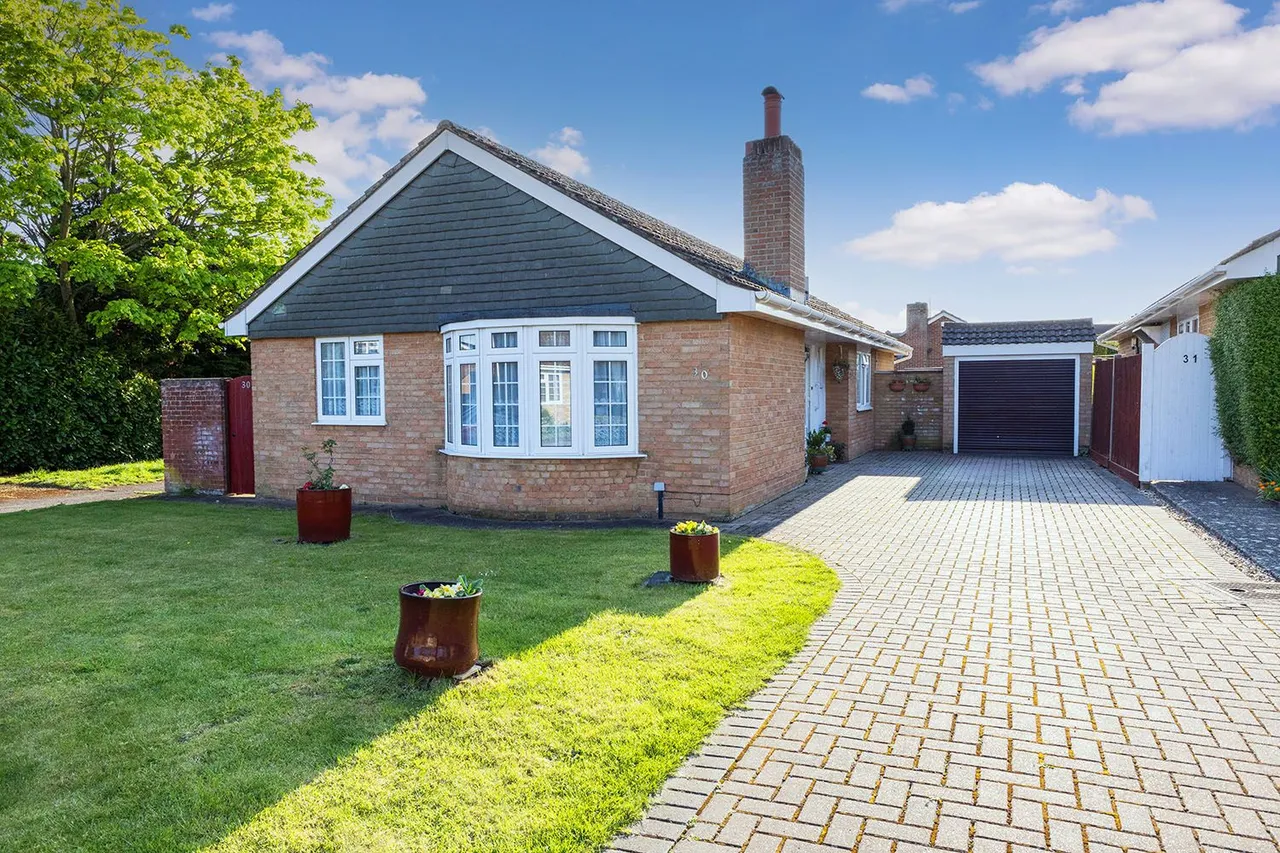 3 bed house for sale — Brompton Drive, Cranbrook Drive, Maidenhead, Berkshire