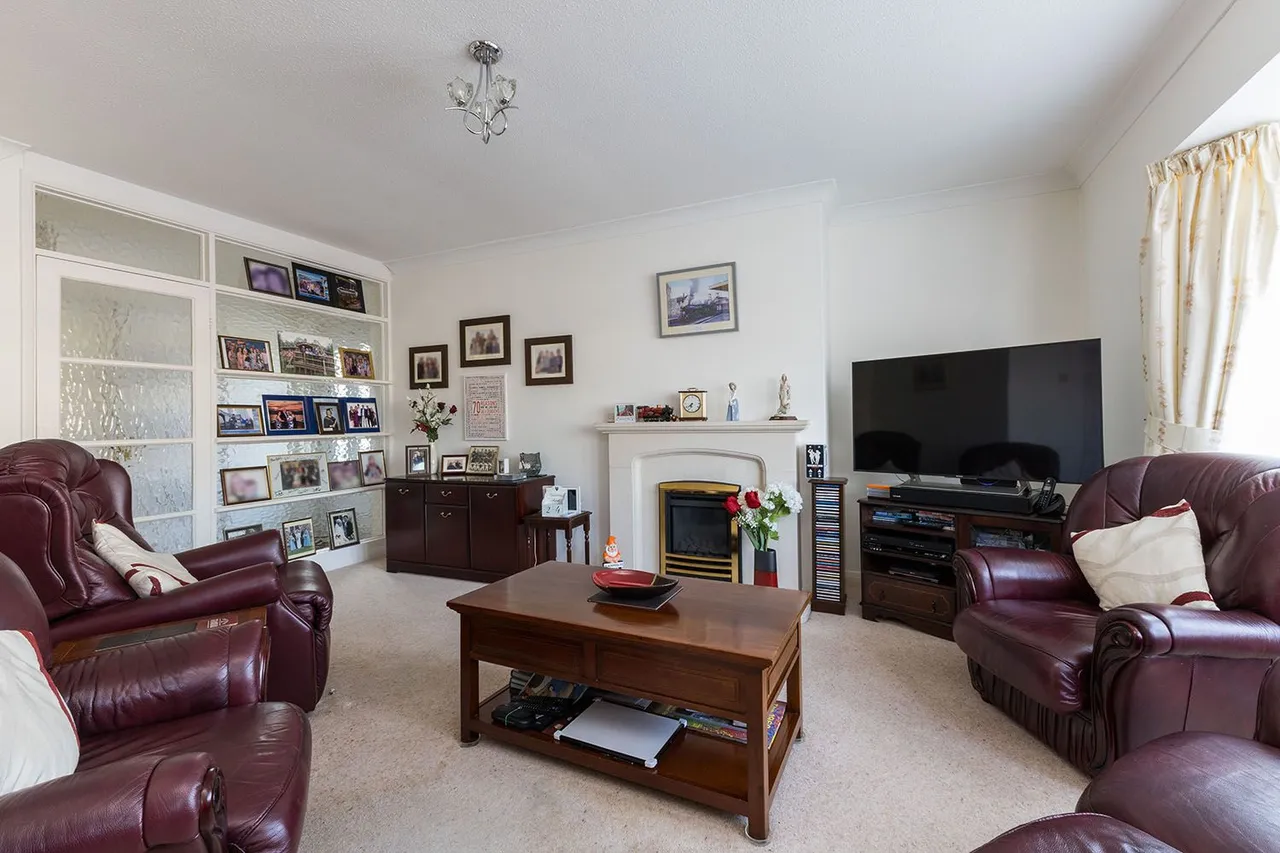 Brompton Drive, Cranbrook Drive, Maidenhead, Berkshire, photo 3