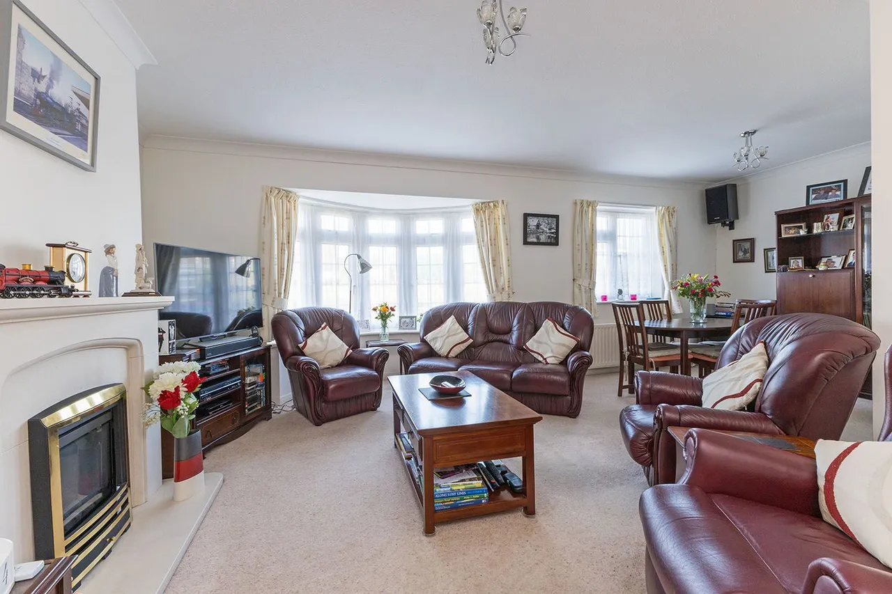 Brompton Drive, Cranbrook Drive, Maidenhead, Berkshire, photo 4