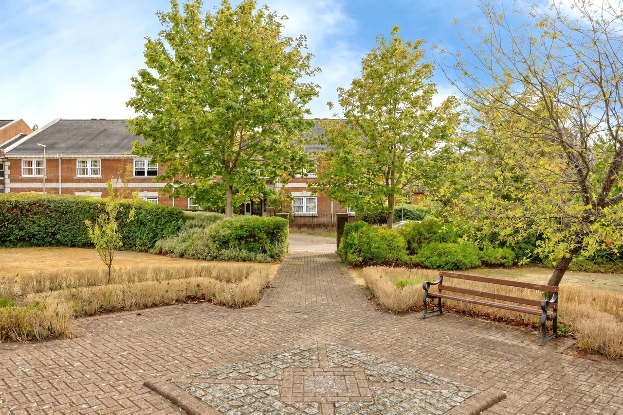 St. Lukes Square, Guildford, GU1, photo 7