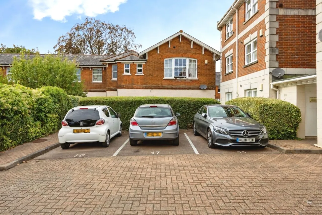 St. Lukes Square, Guildford, GU1, photo 16