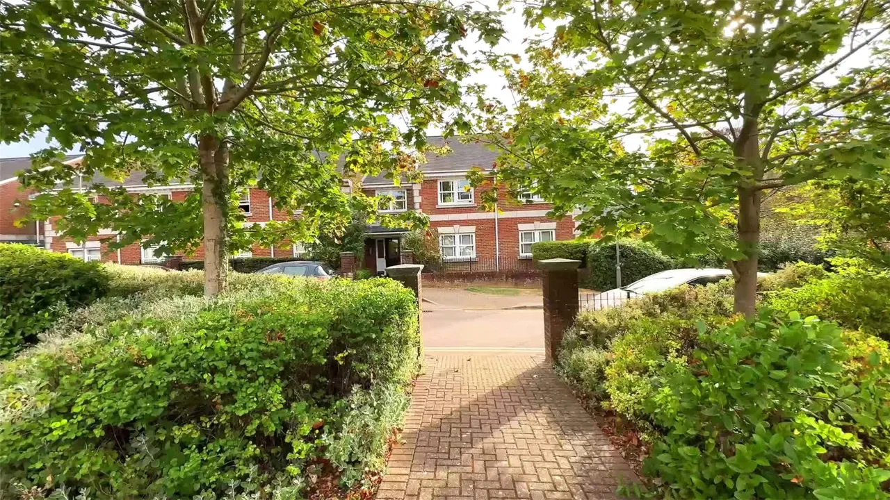 St. Lukes Square, Guildford, GU1, photo 17