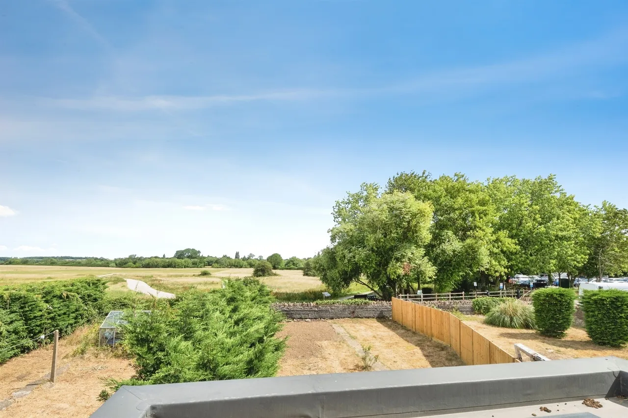 Queens Avenue, Newport Pagnell, MK16, photo 17