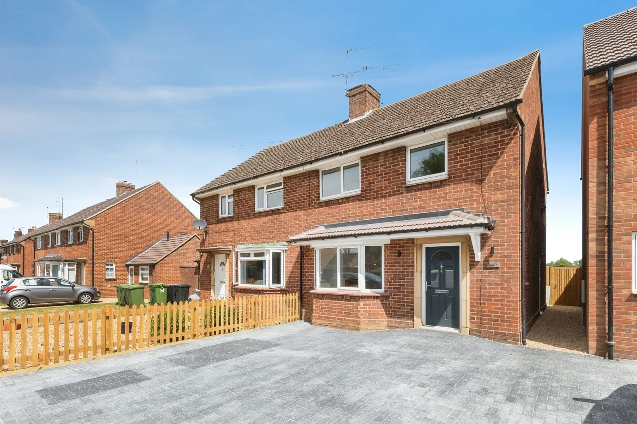 3 bed house for sale, Queens Avenue, Newport Pagnell, MK16