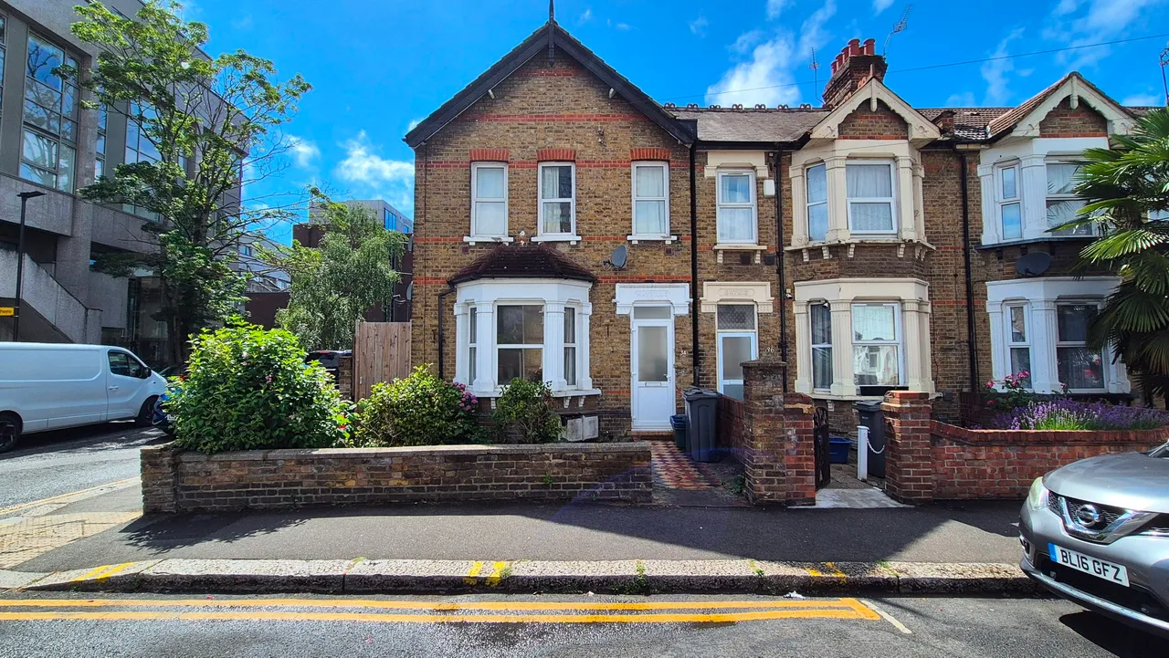 3 bed flat to rent — Montague Road, Hounslow, TW3