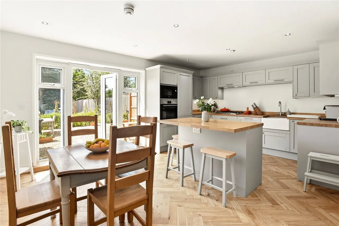 Hathaway Lane, Stratford-upon-Avon, Warwickshire, CV37, photo 2