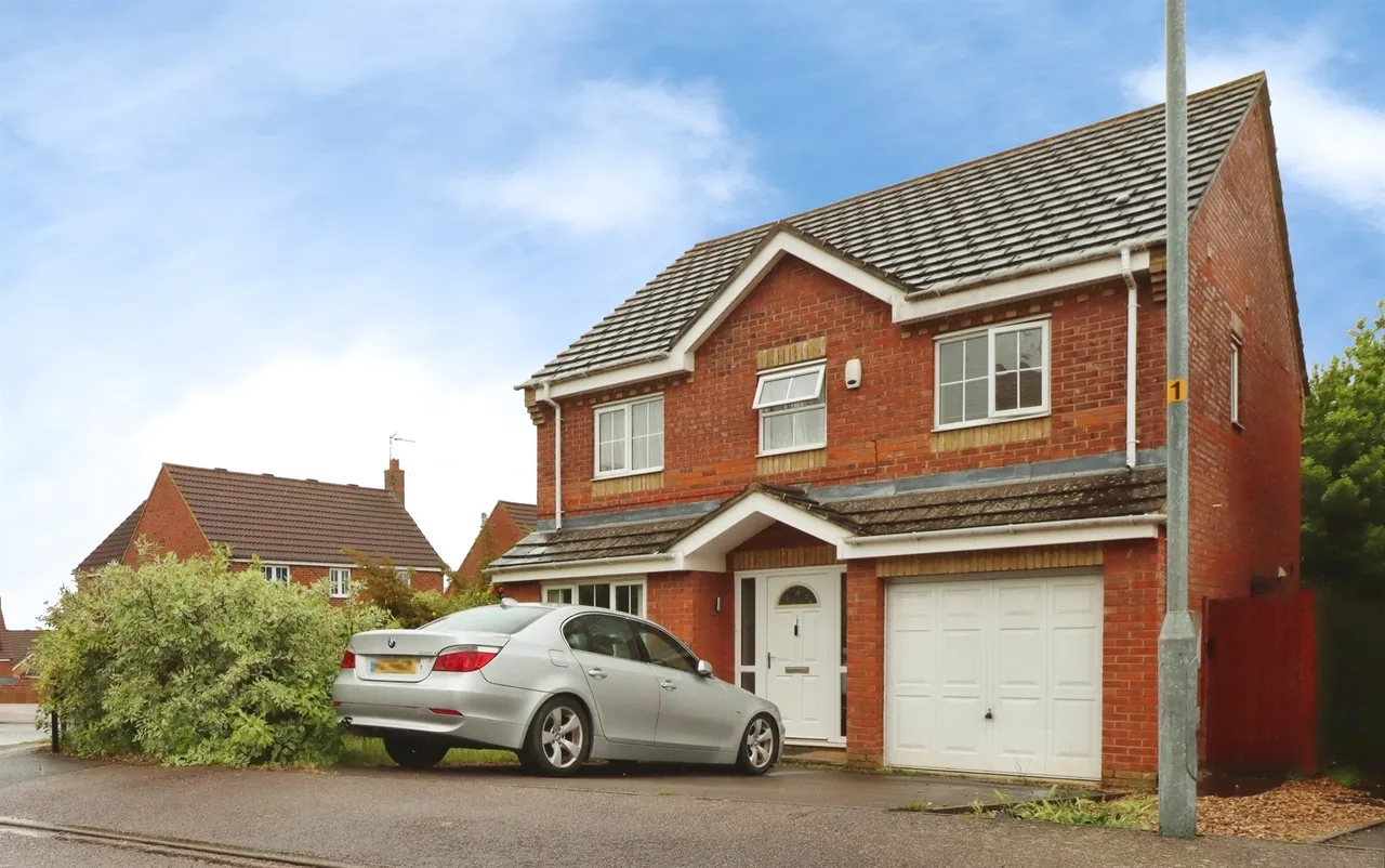 4 bed house for sale — Leighton Close, Wellingborough