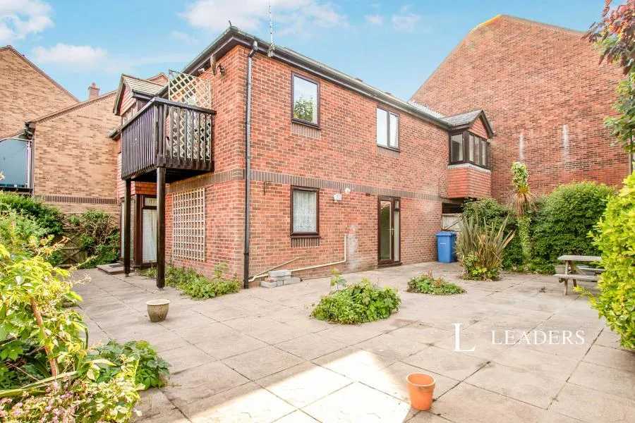 2 bed flat to rent, Lander Close, Poole, BH15