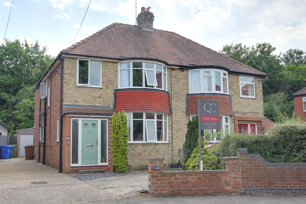 4 bed property for sale — Thornwick Avenue, Willerby, Hull