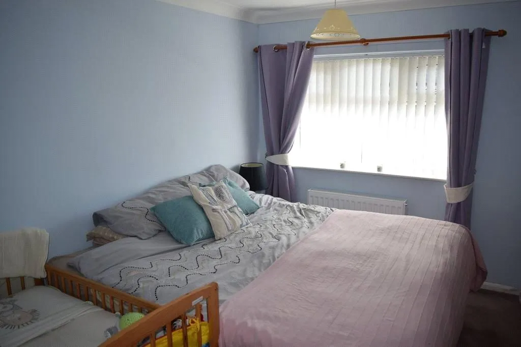 Pinewood Gardens, Clifton, NG11, photo 6