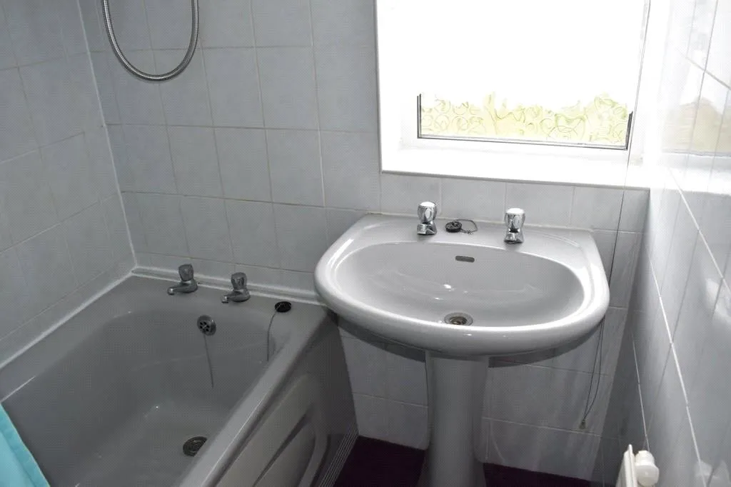Pinewood Gardens, Clifton, NG11, photo 10