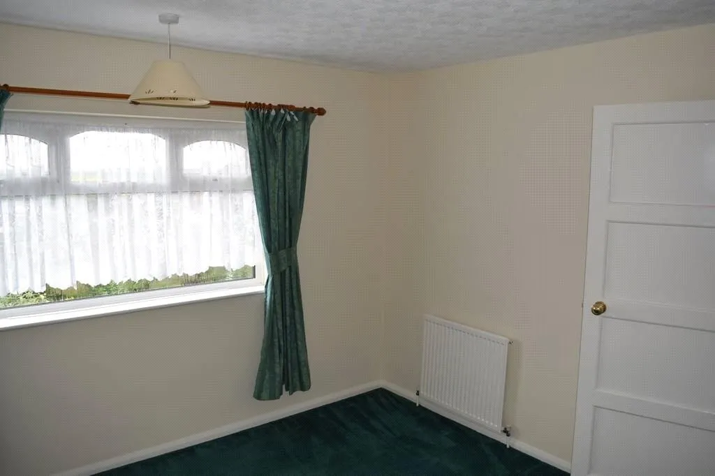 Pinewood Gardens, Clifton, NG11, photo 8