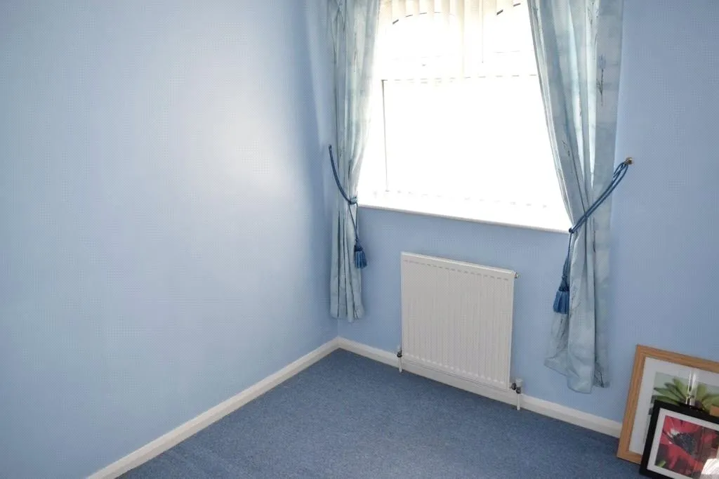 Pinewood Gardens, Clifton, NG11, photo 9